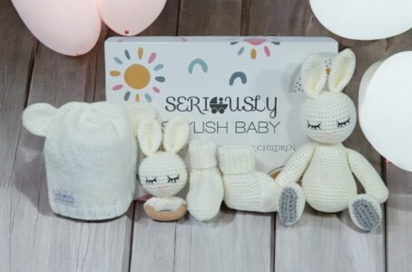 4 Pc Luxury Crochet Gift Set - White 4 Pc Luxury Crochet Gift Set - White